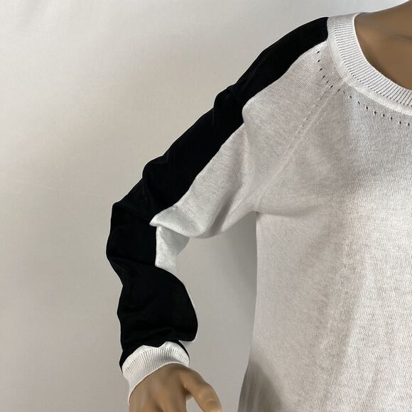 ❤️Last Chance Mixed media black & white long sleeve blouse size M - Picture 2 of 6